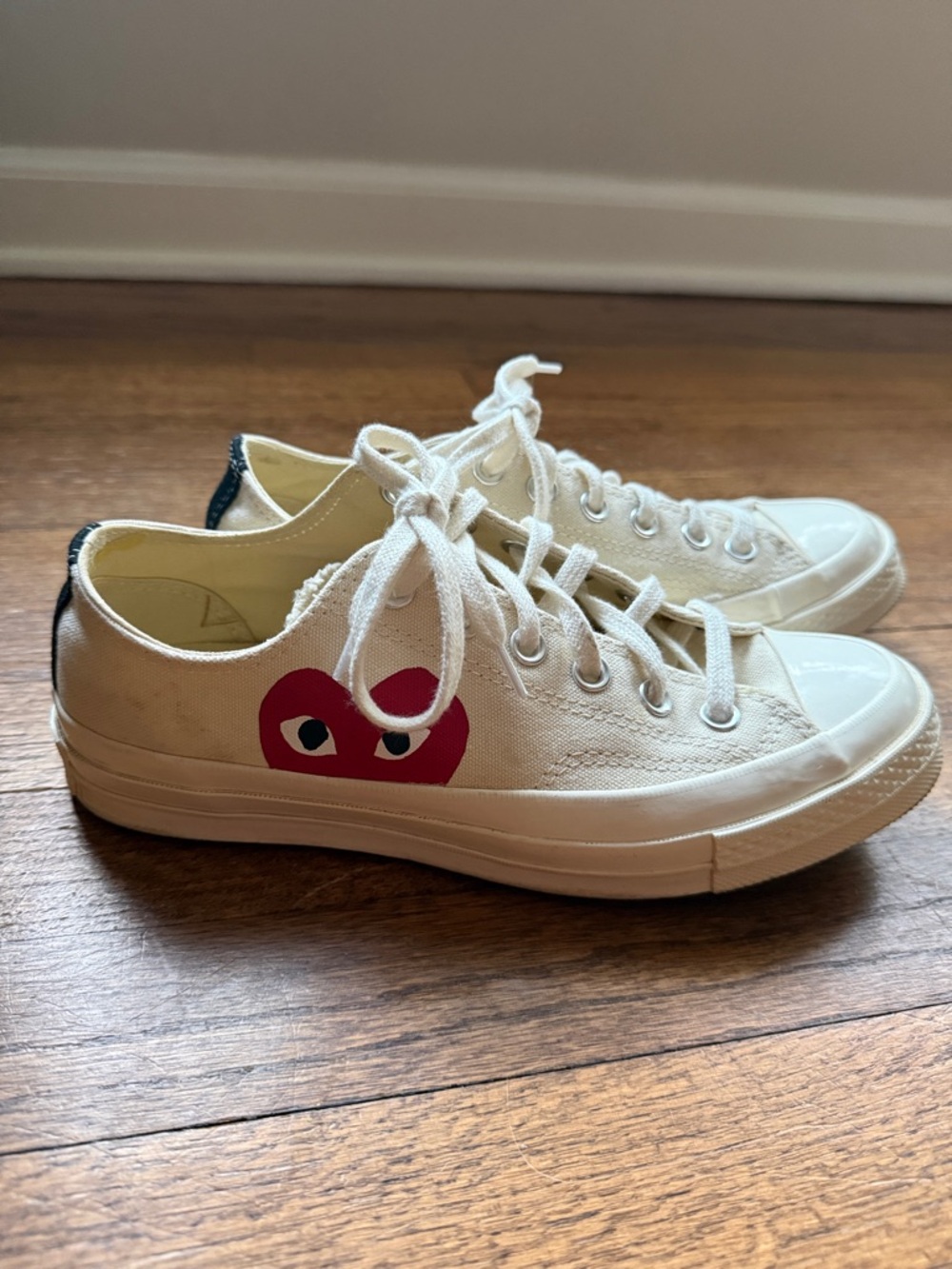 Comme des Garcons PLAY Low-Top Sneakers in Cream